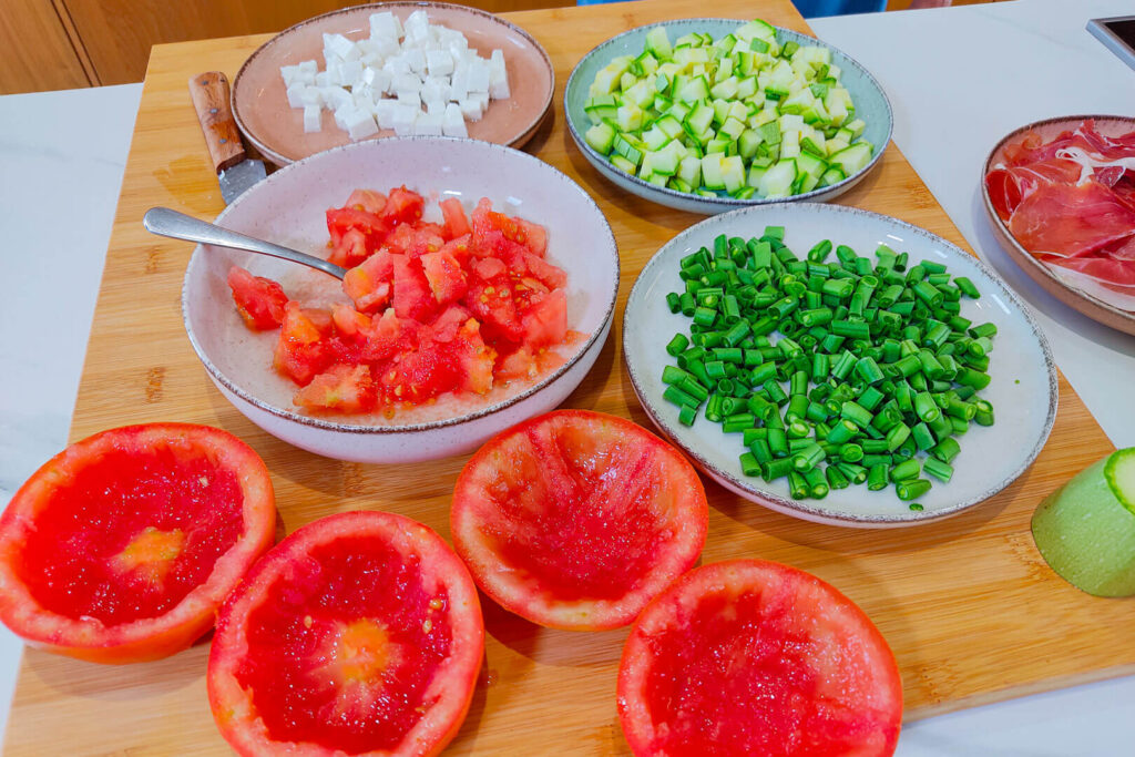 preparació recepta tomàtiga farcida agromart Maria Verger Agromart