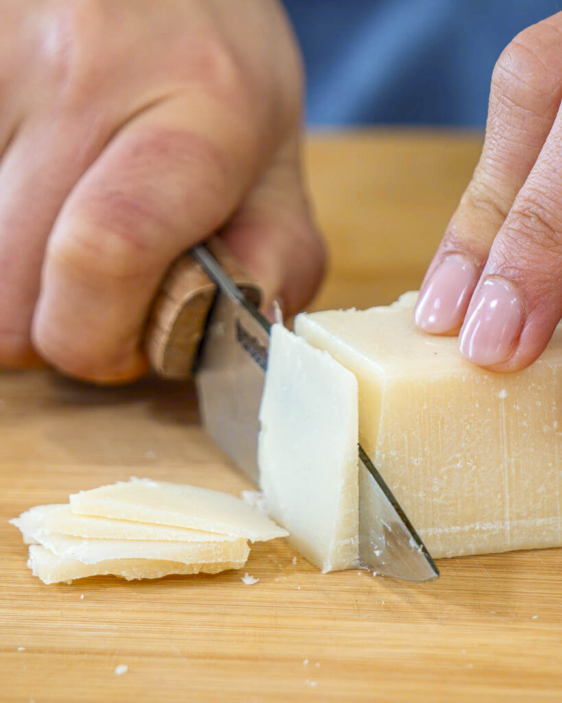 làmines de formatge parmesà recepta coca de tomàtiga xerri Agromart