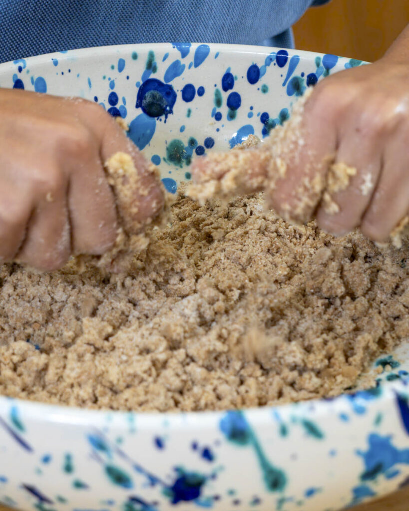  Mescla bé fins que quedi una textura d’arena humida recepta coca de tomàtiga xerri Agromart